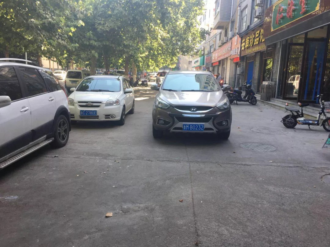 路沿石上增设车位 助力创城便民停车 (图1) 路沿石上增设车位 助力创城便民停车 (图1)