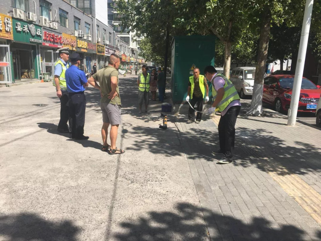 路沿石上增设车位 助力创城便民停车 (图2) 路沿石上增设车位 助力创城便民停车 (图2)