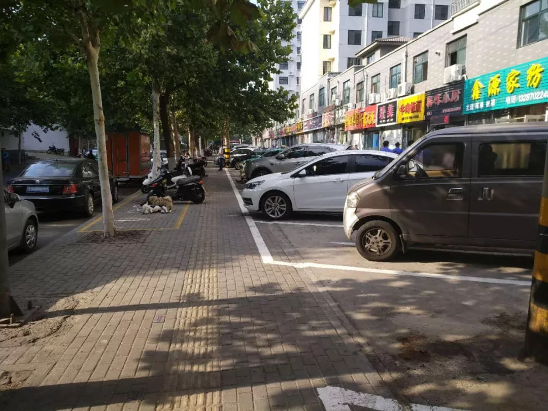 路沿石上增设车位 助力创城便民停车 (图6) 路沿石上增设车位 助力创城便民停车 (图6)